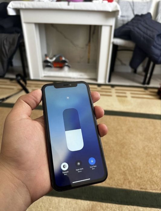 Айфон 11 продам.