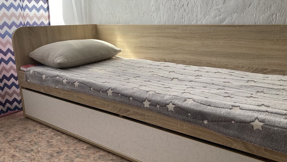 Кровать 200х60см. В отличном состоянии!