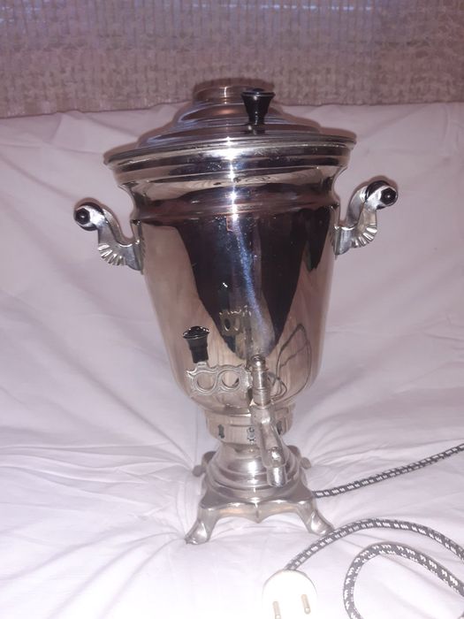 Руски автентичен самовар.