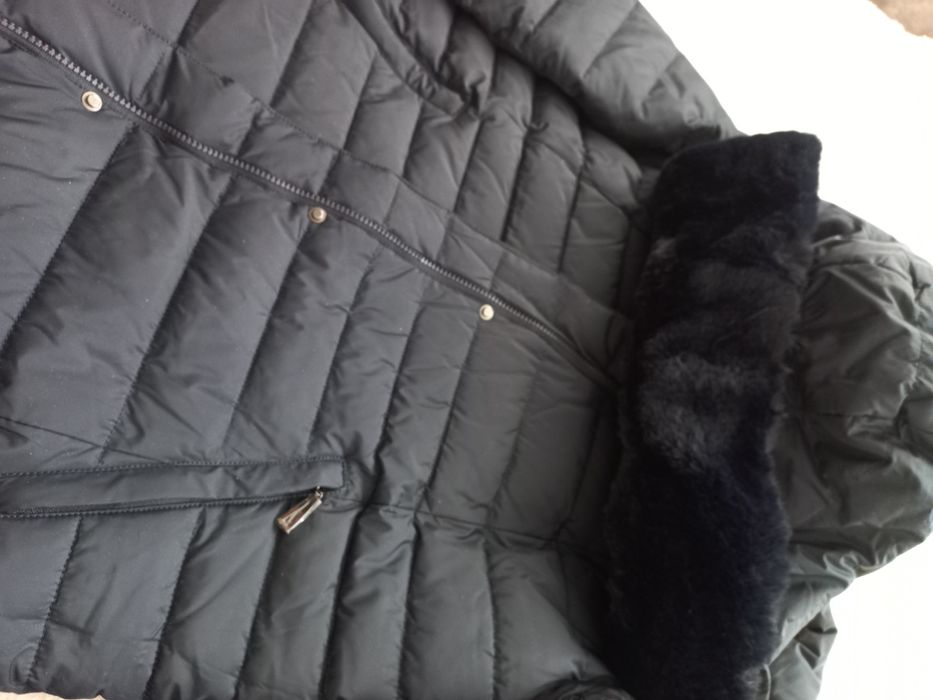 Зимний пуховик с капюшоном