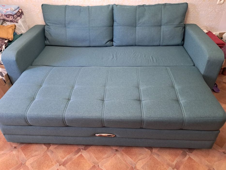 Продам диван  срочно