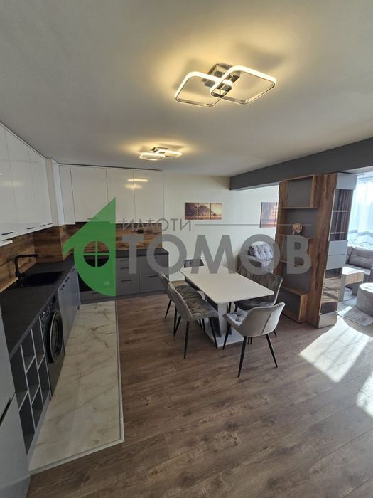 Прекрасен панорамен тристаен апартамент в кв. Била 1