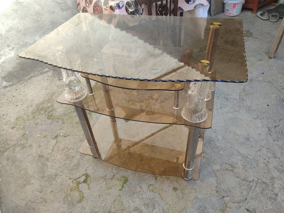 Столик трехярусный