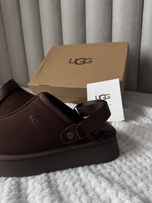 Cizme UGG, cu etichetă