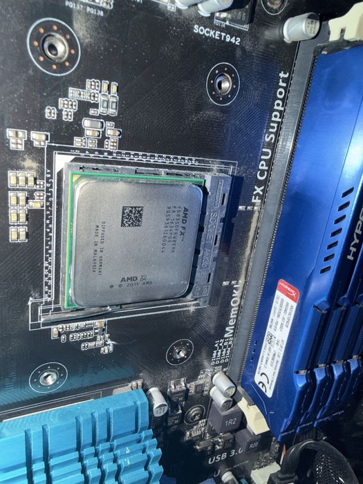 PC AMD FX 8350 NVIDIA GeForce GT 730 2GB DDR3 16GB ram 1600mhz sursa Corsair TX850M Gold