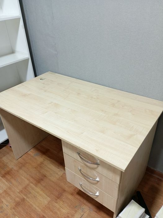 Продам стол 120х75х70