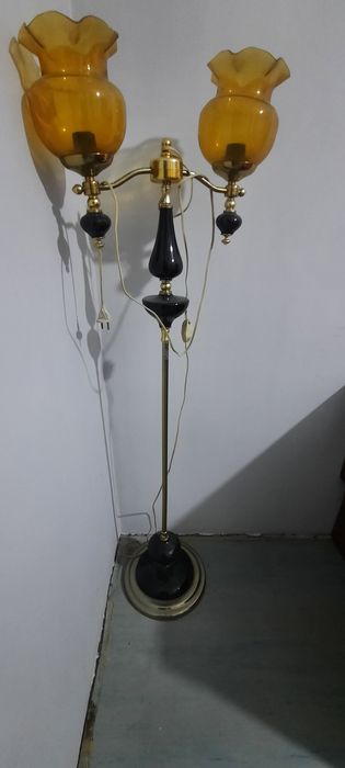 Продаётся один свитильний в отличном состочниее