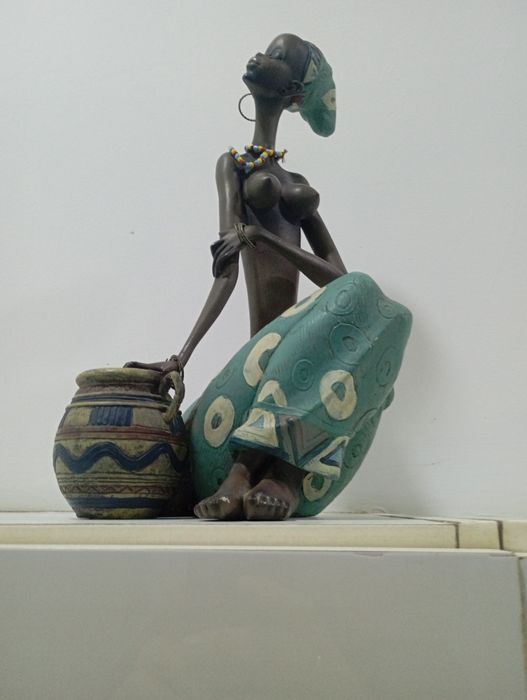 Статуэтка черная рабыня