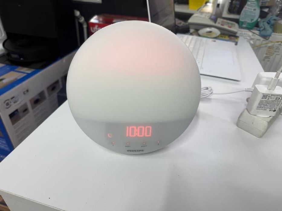 Ceas desteptator Philips HF3531, cu simulare a rasaritului, radio FM, sunete din natura