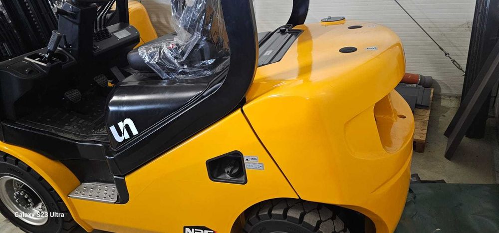 Stivuitor Nou Capacitate 2.5 t - diesel UN FD25T - livrare din stoc