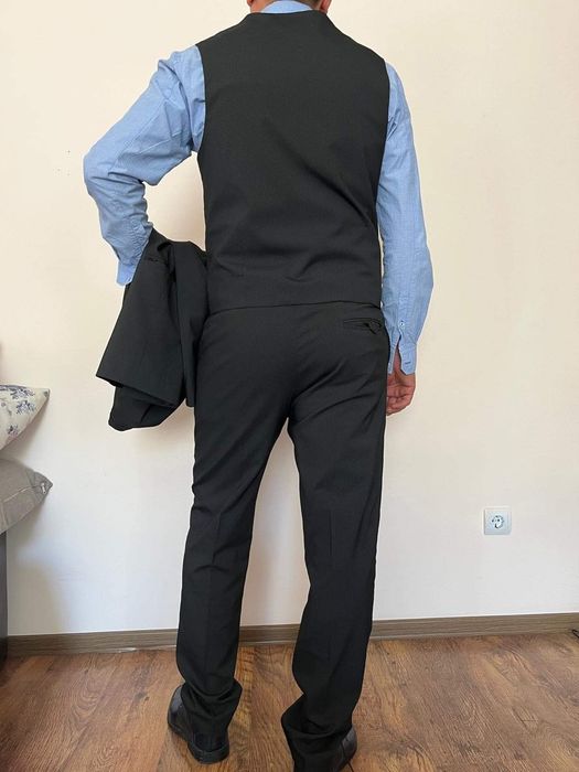 Costum  pentru  bărbați