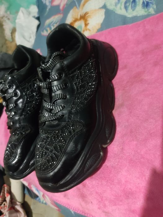 Продам кроссовки