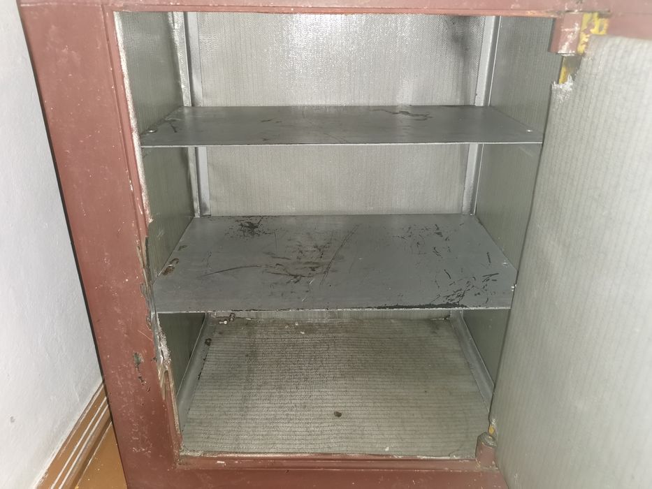 Сейф металлический