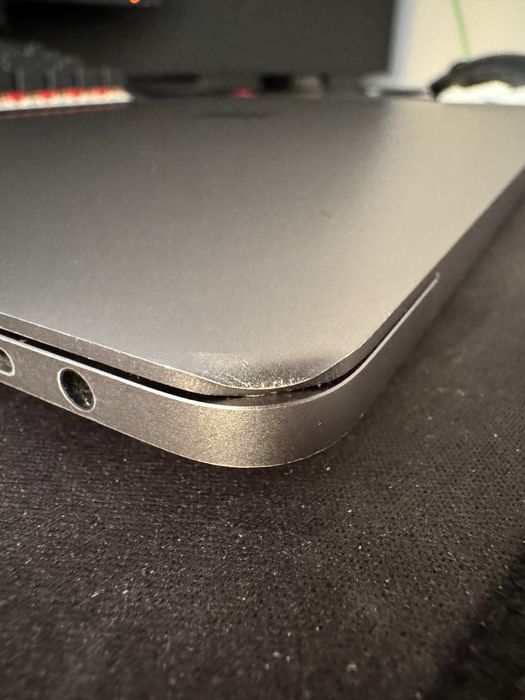 MacBook Pro 13 inch 2016 4 Thunderbolt 3 Ports