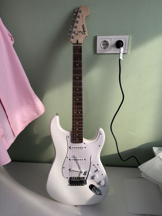 Fender Squier Stratocaster Bullet SSS