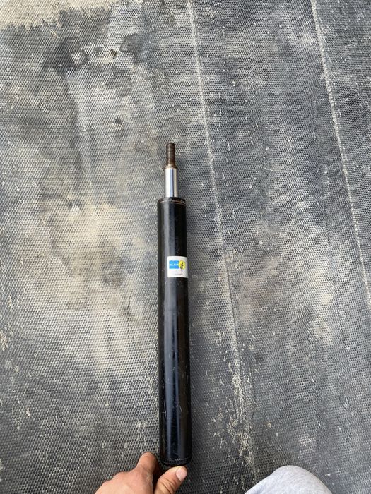 Продам передний амортизатор на пассат