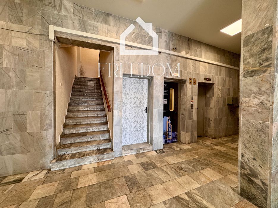 Продава се Офис в Варна, Център - 87 кв.м за 1900 €/кв.м - Снимка #8