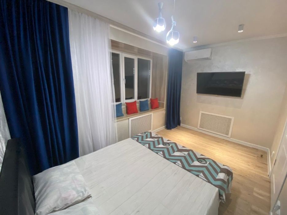 Сдам 1 ком. дизайнерскую квартиру центр ярмарка вокзал артур почасам