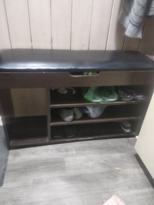 Продаеться обувница