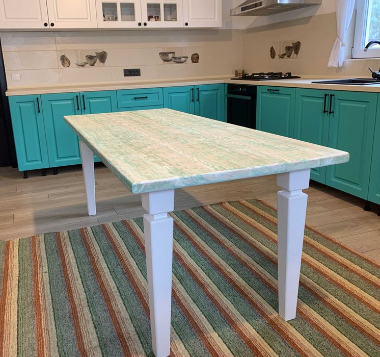 Masa din lemn masiv (la comanda)