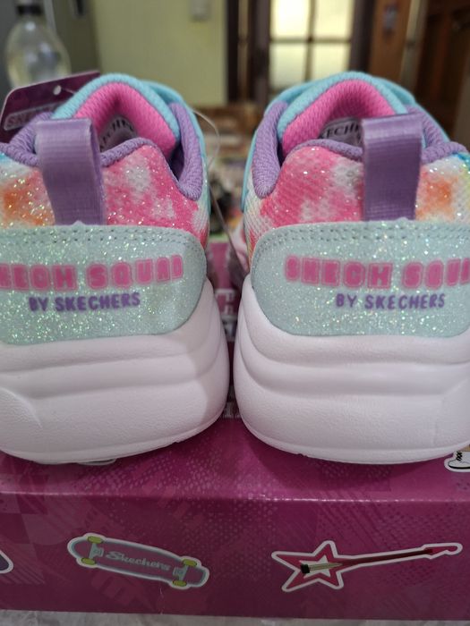 Маратонки Adidas, Skechers