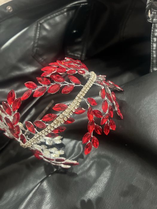 Украшение для волос на свадьбу и мироприятия