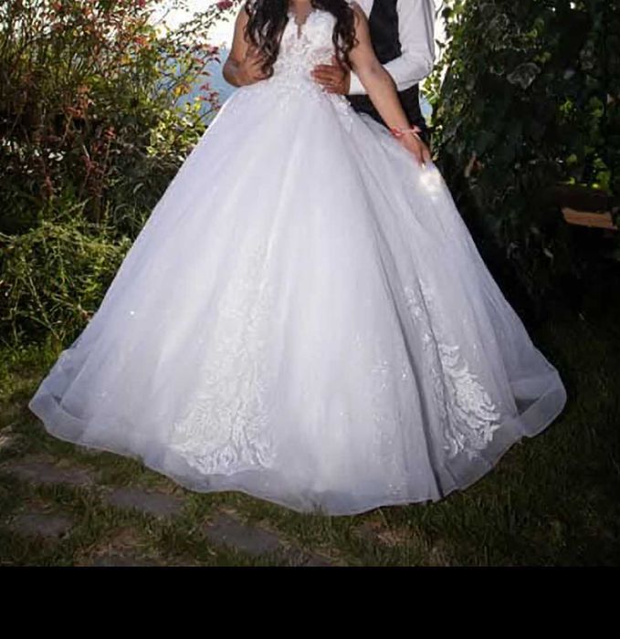 Продавам Сватбена Рокля – Принцеса Модел