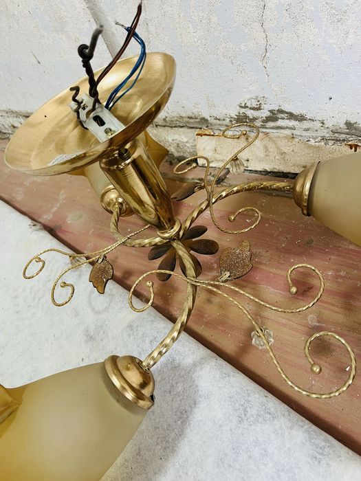 Продам люстры не дорого