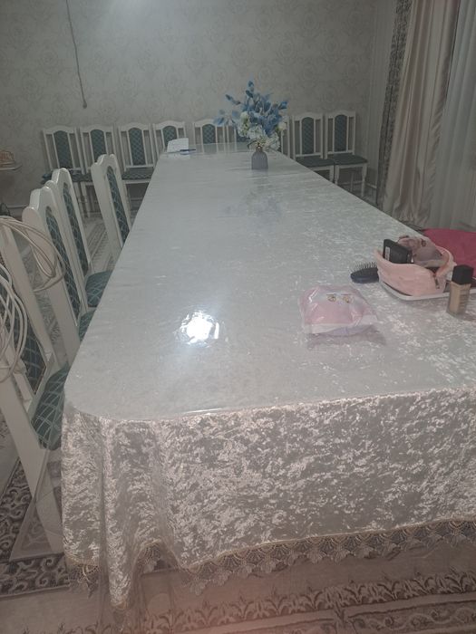 Гостевой стол с стульями