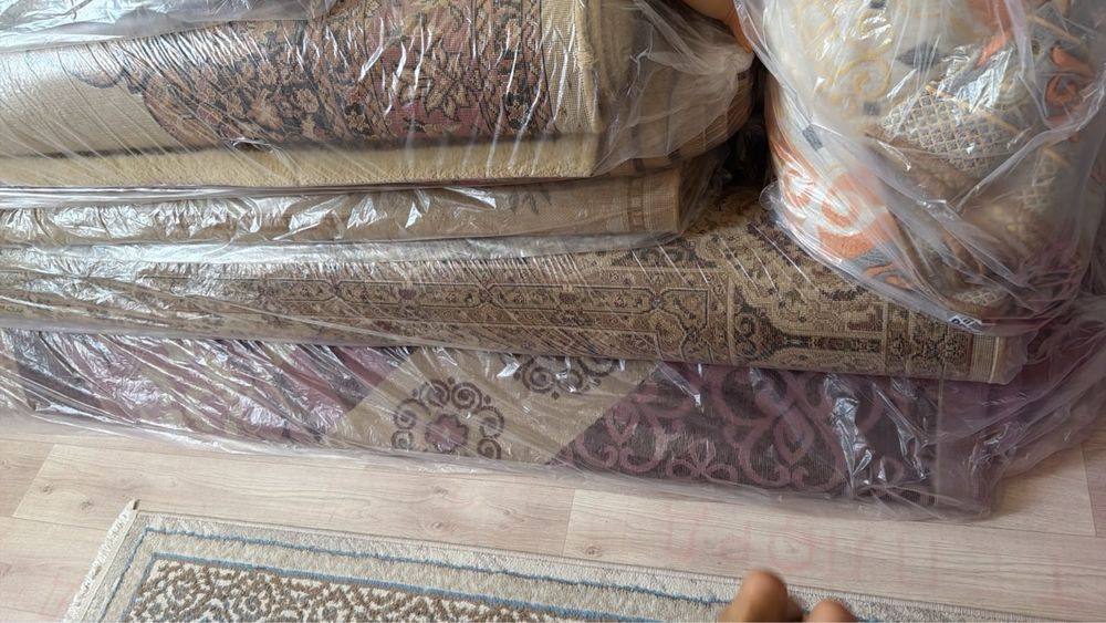 Продам стол с стульями,