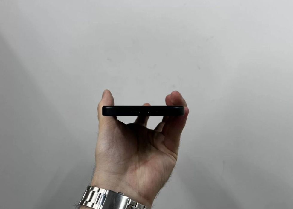 Продаю iPhone 15 Pro Max 256GB Black Titanium.