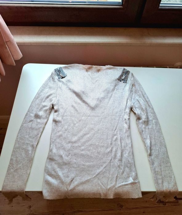 2 броя нови с етикет  дамски блузи по 10лв.