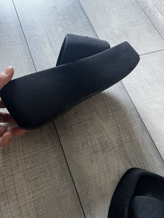 Продам обувь шлепки