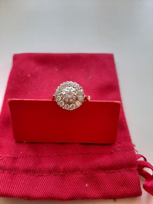 Продам кольцо с брилиагтами.