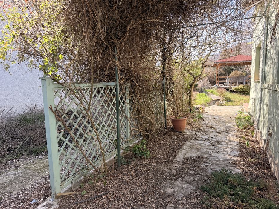 Двуетажна къща в с. Габарево