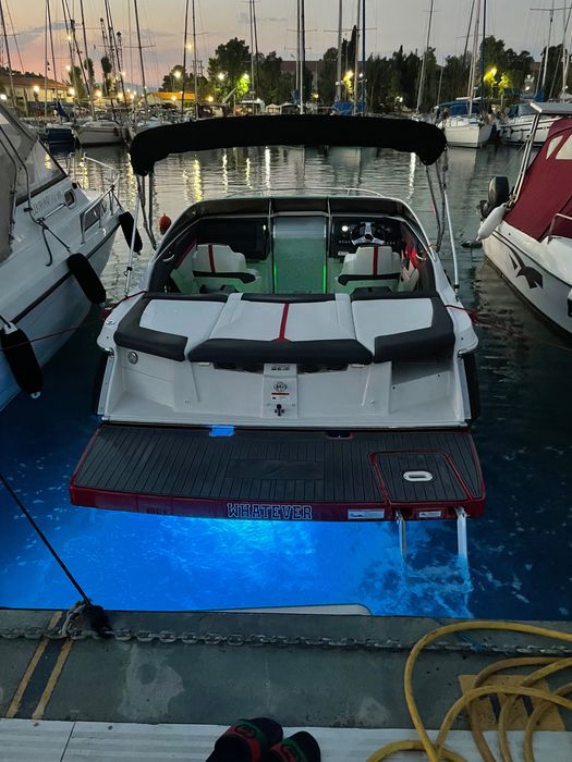 Barca 2012 Four Winns S215 SS- V8 300CP