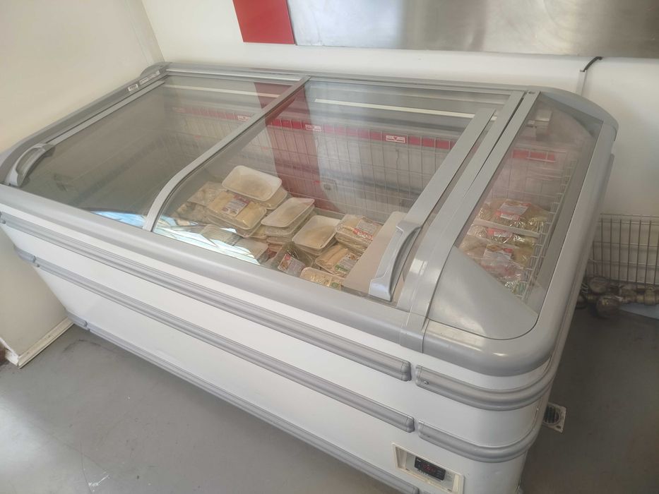 Хоризонтален фризер със стъклена врата AHT Paris 185