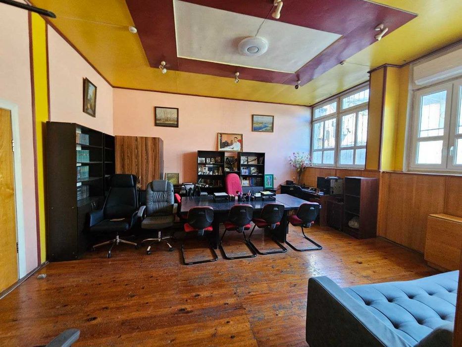 Продаются помещения пл.370 м2 в центре Ферганы, Сайилгох, 37, 1 этаж