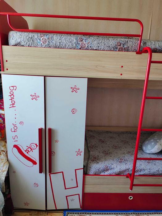 Двухъярусная кровать со шкафчиками