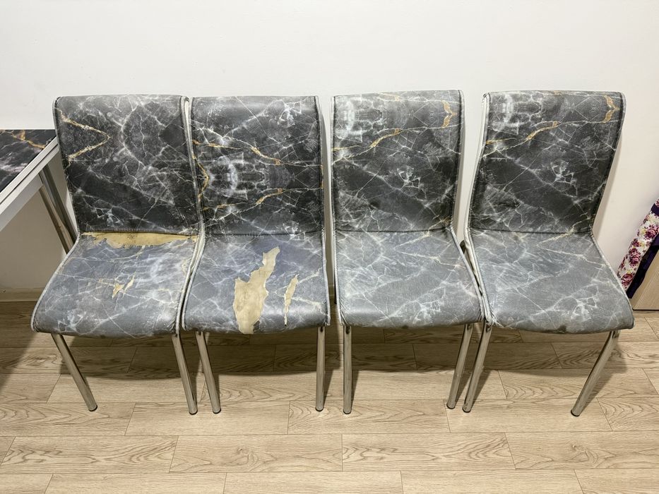 Кухонный стол со стульями