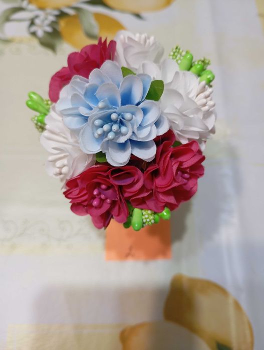 декорация мини ваза за подарък в подаръчна прозрачна кутия