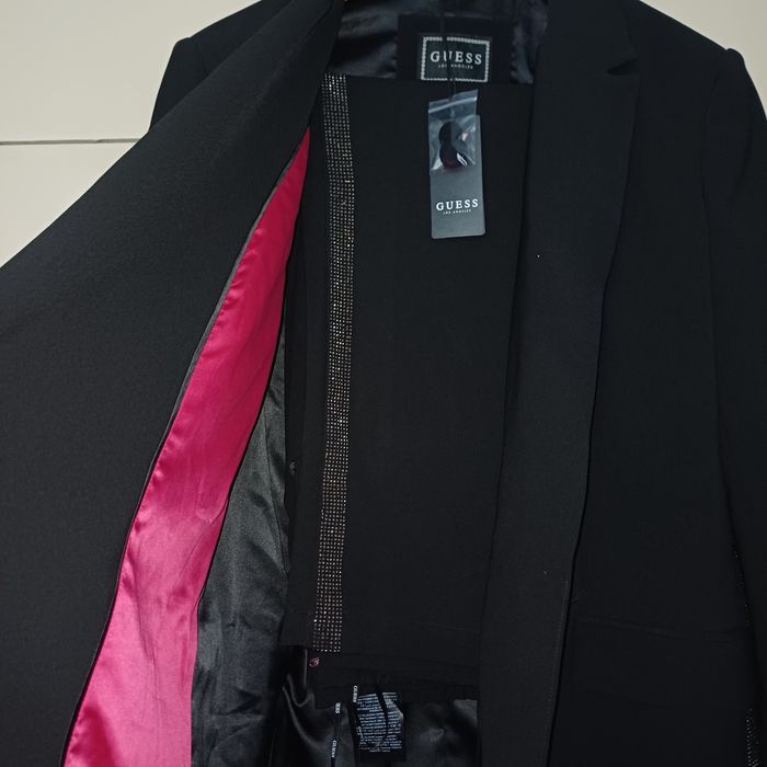 Чисто нов костюм Guess