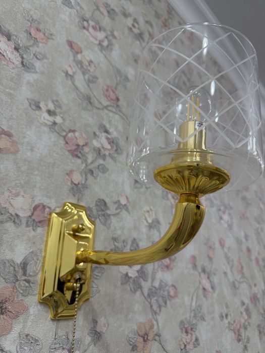 Продаю люстру с бра