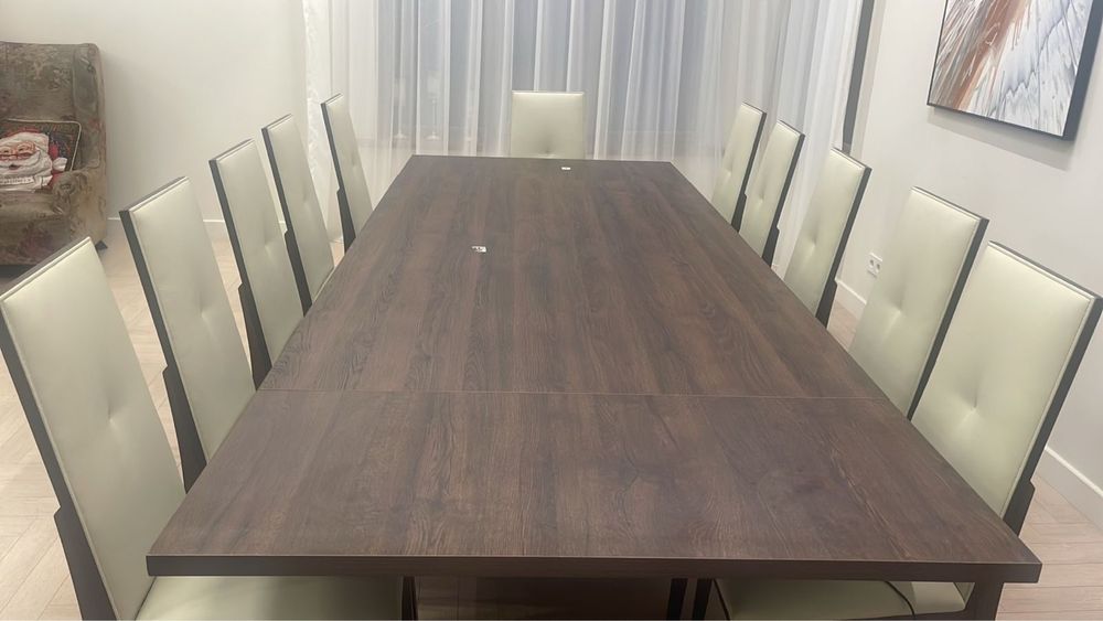 Стол со стульями