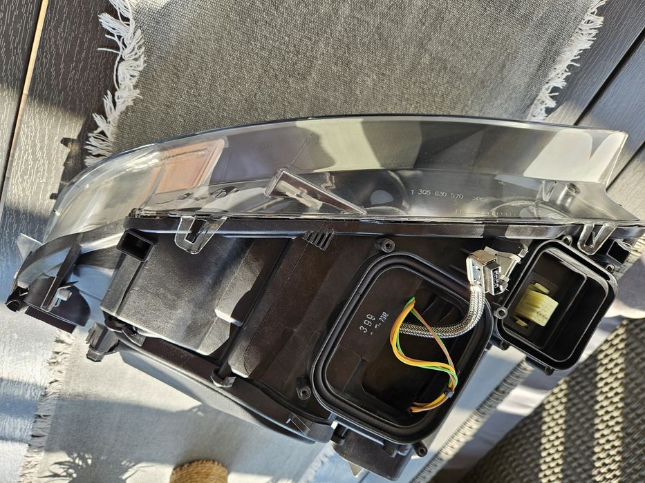 Far dreapta bixenon adaptiv BMW E92