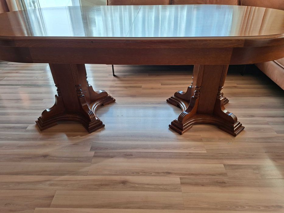 Продавам маса дъбова.