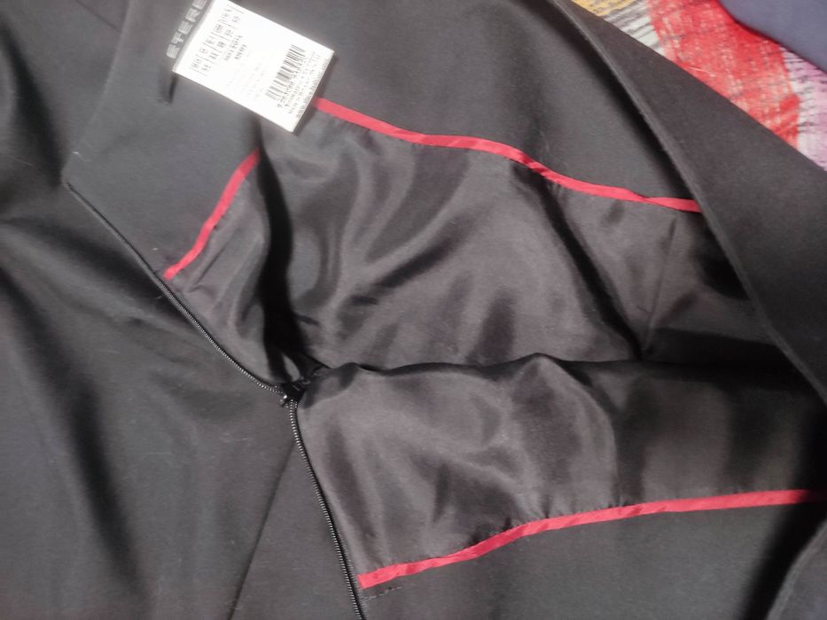 Нова черна права пола