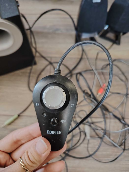 Продавам буфер Edifier