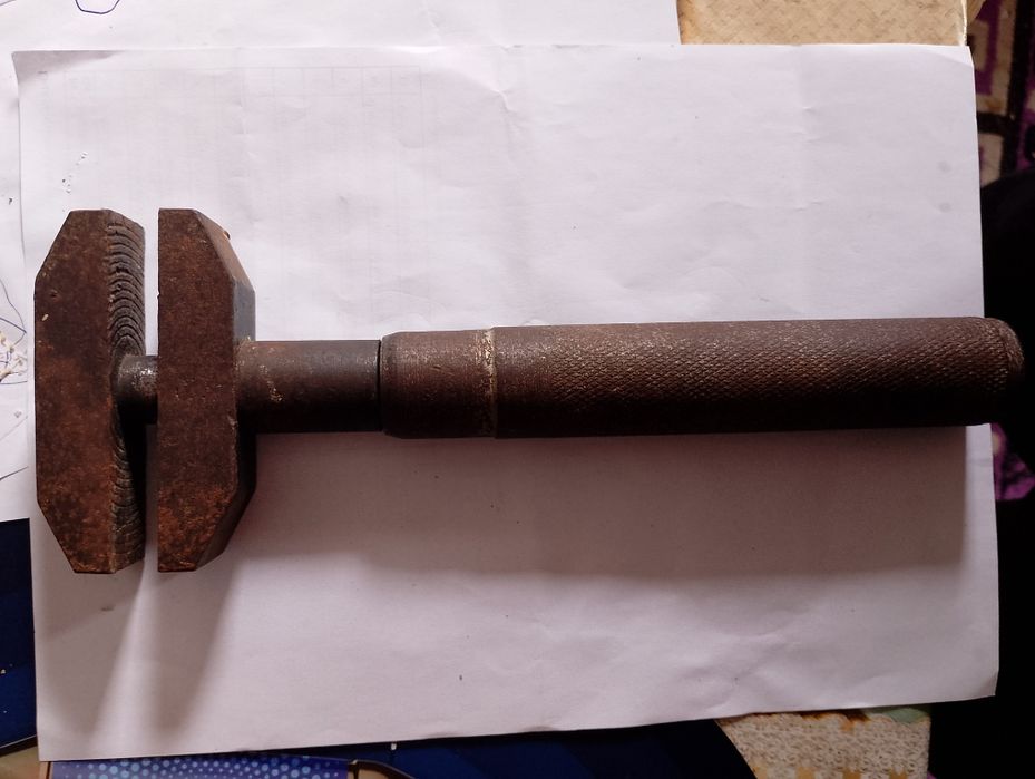 Vând cheie franceza