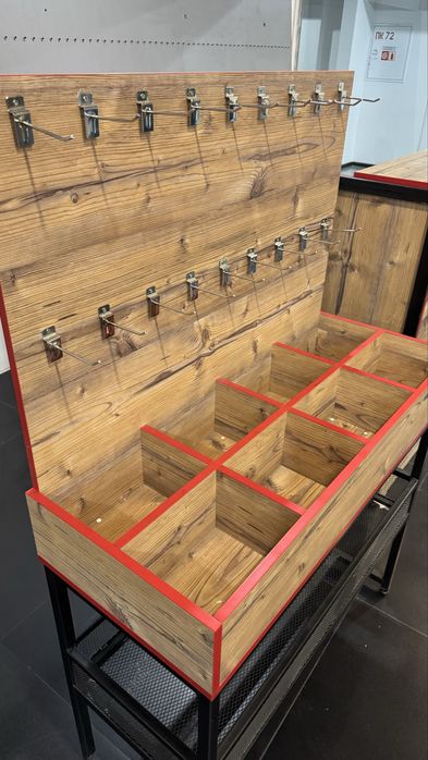 Стеллаж с крючками